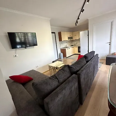 Top Floor Fafa Premium With Elevator Apartment *